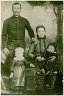 Familie in Sonntagstracht, Tarian / Tarján um 1915 - 
